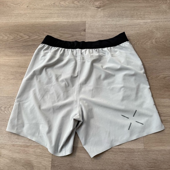 Ten Thousand Interval Shorts Mens Medium 7" Linerless Athletic Gym Gray Black - Picture 1 of 8